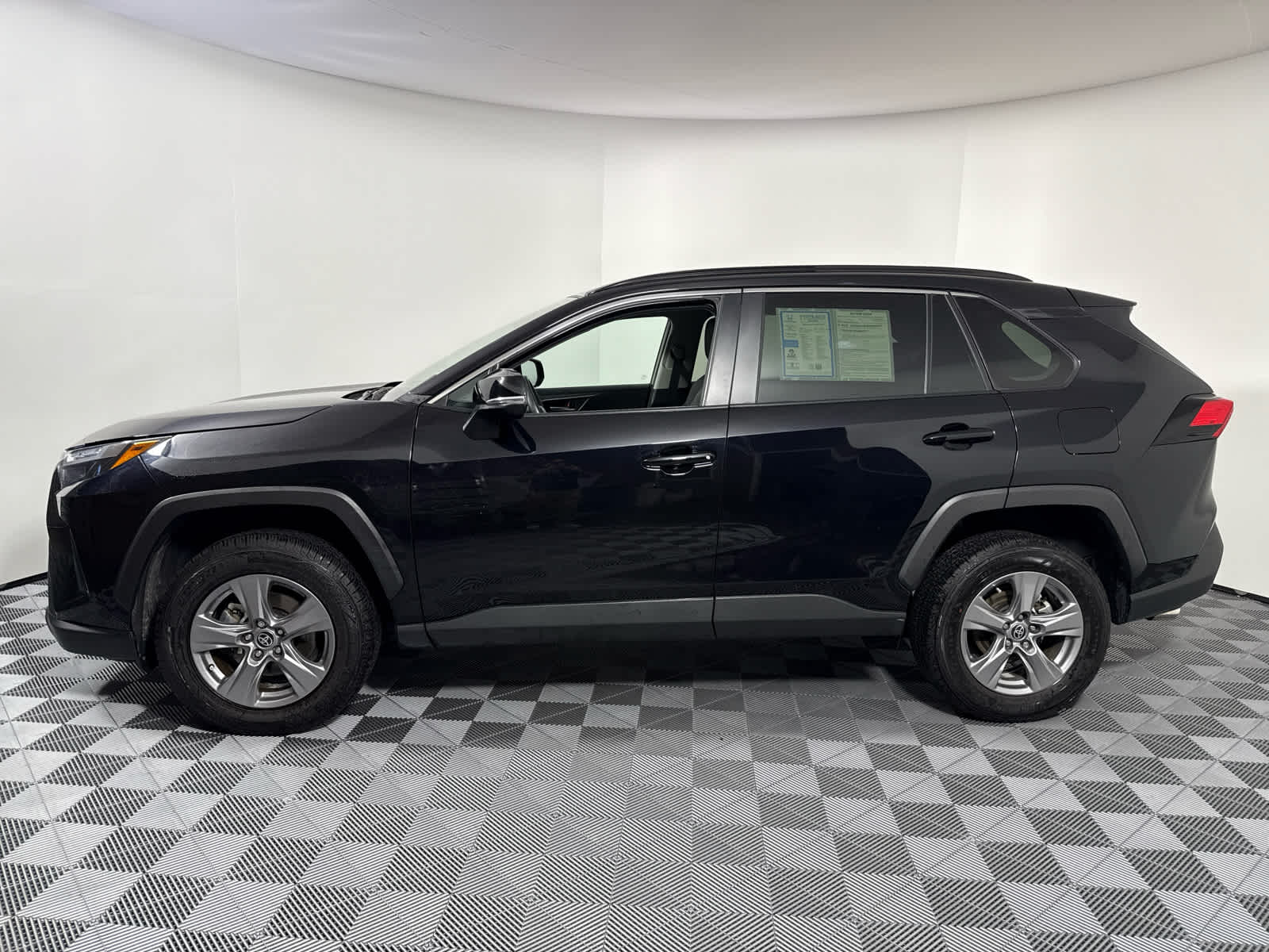2024 Toyota RAV4 XLE photo 4