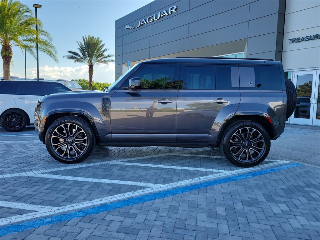 2025 Land Rover Defender 110 V8 photo 2