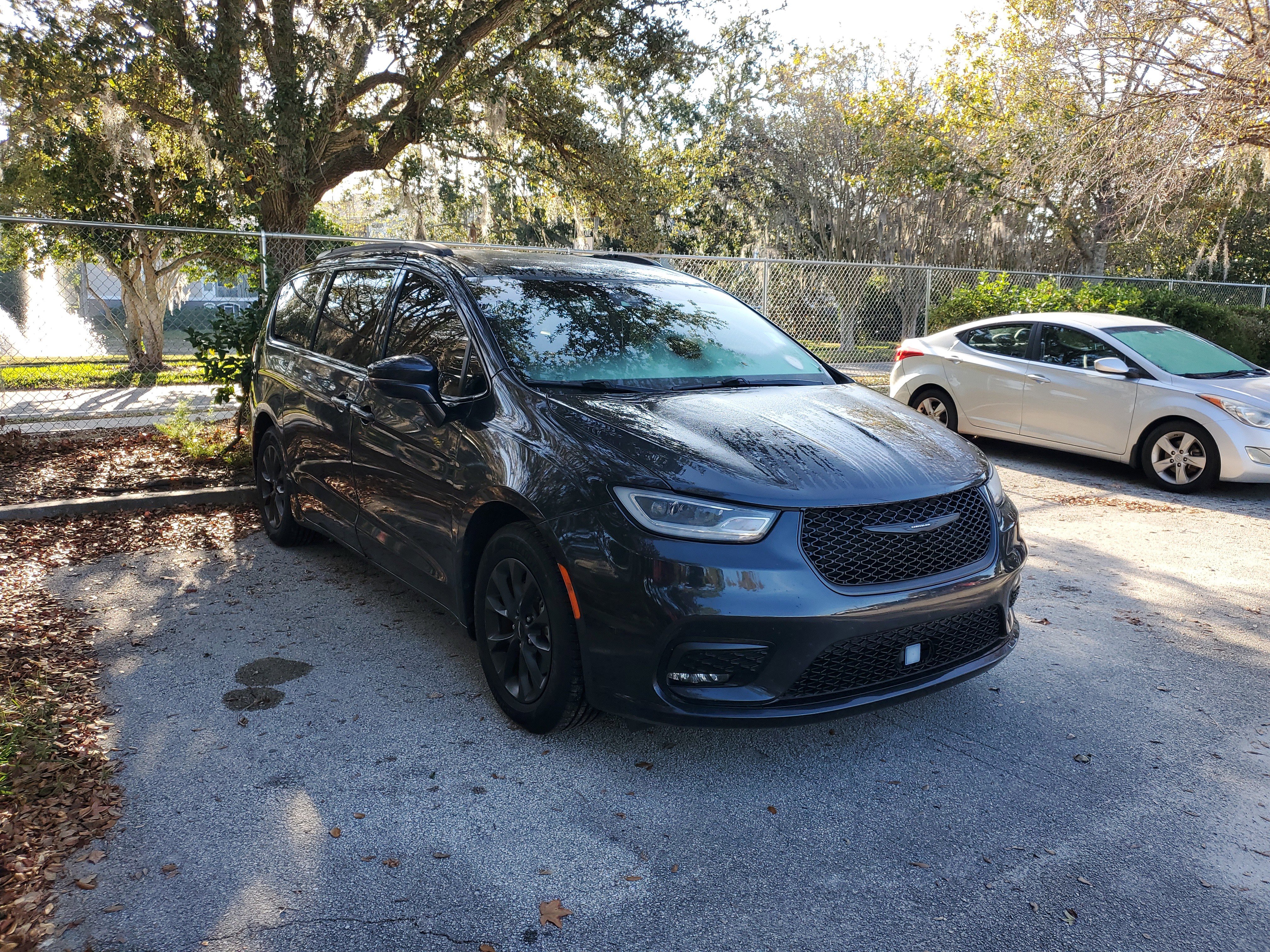 2021 Chrysler Pacifica Touring's photo