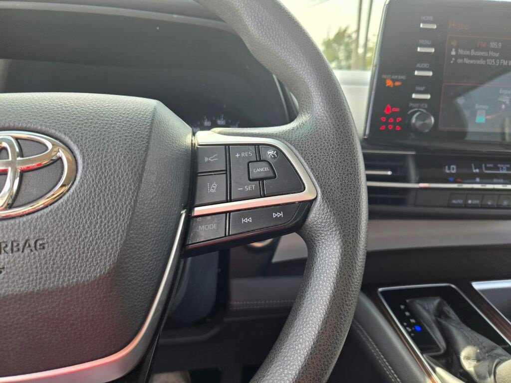 2021 Toyota Sienna LE photo 23