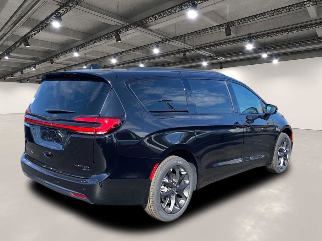 2026 Chrysler Pacifica Limited photo 4