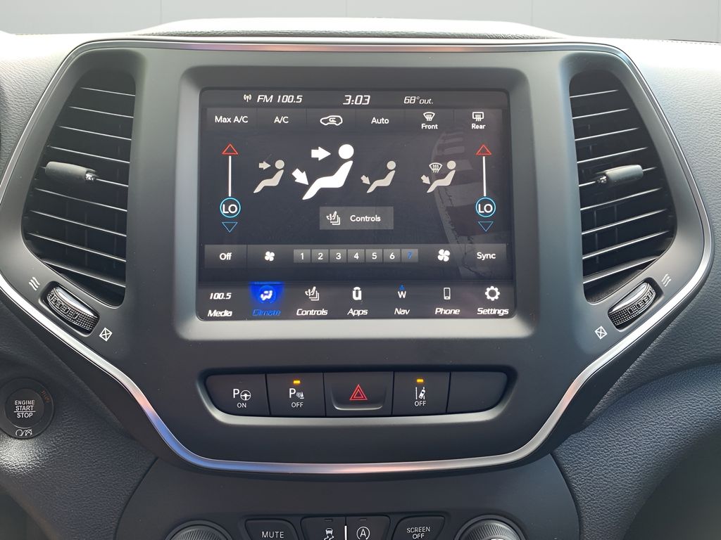 2023 Jeep Cherokee Altitude photo 19