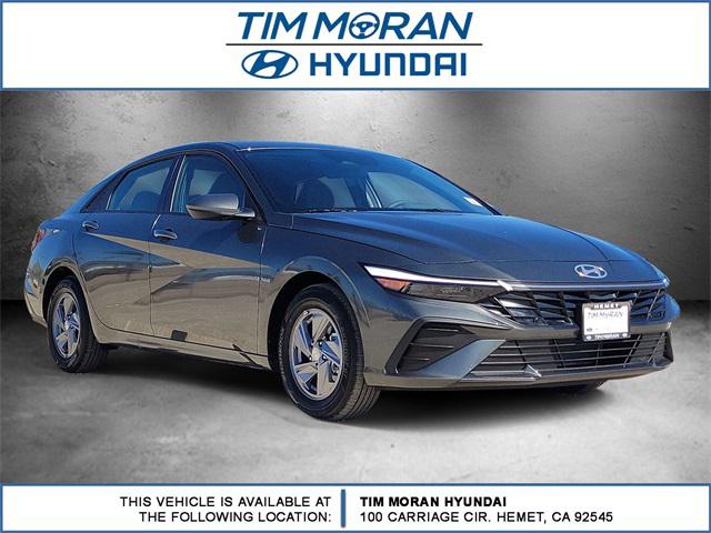2025 Hyundai Elantra SE's photo