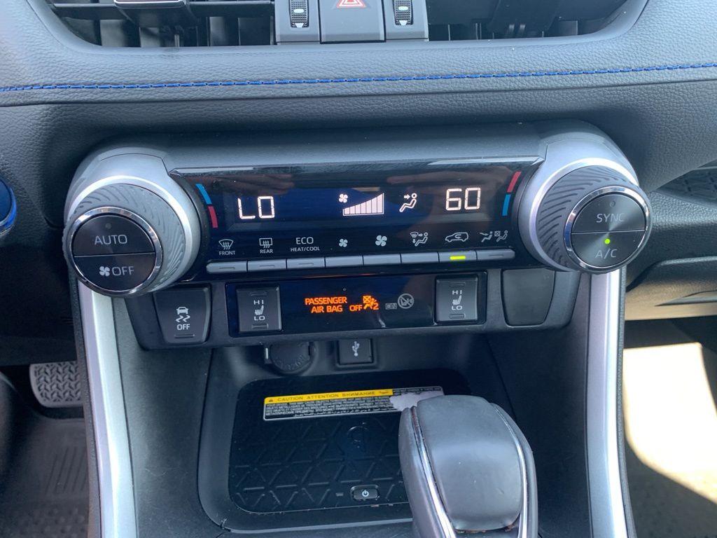 2021 Toyota RAV4 Hybrid XSE photo 13