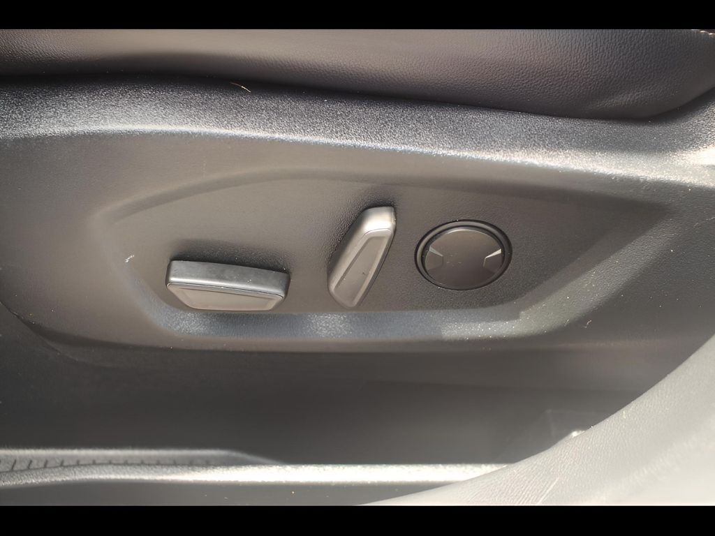 2020 Ford Edge SEL photo 12