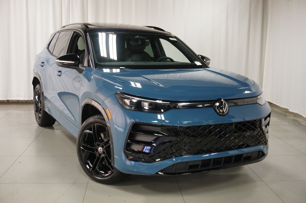 2025 Volkswagen Tiguan SE R-Line Black photo 3