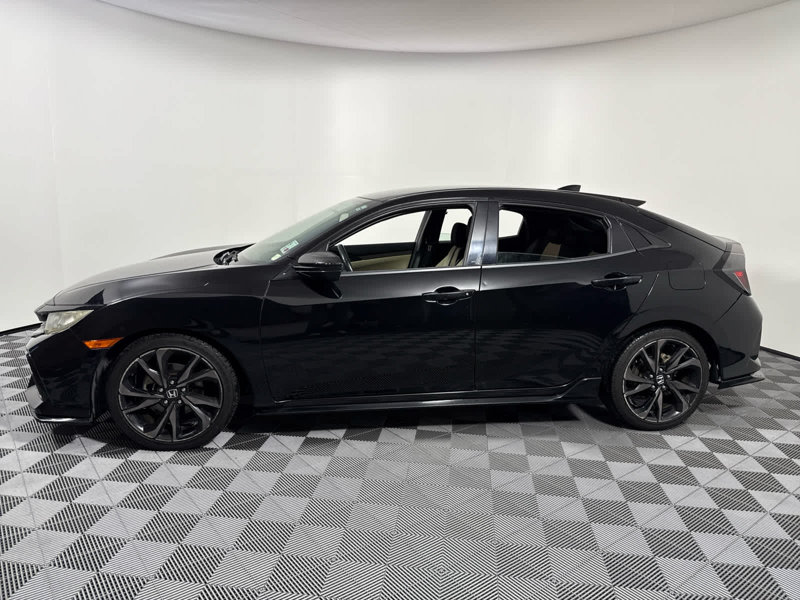 2018 Honda Civic Hatchback Sport photo 3