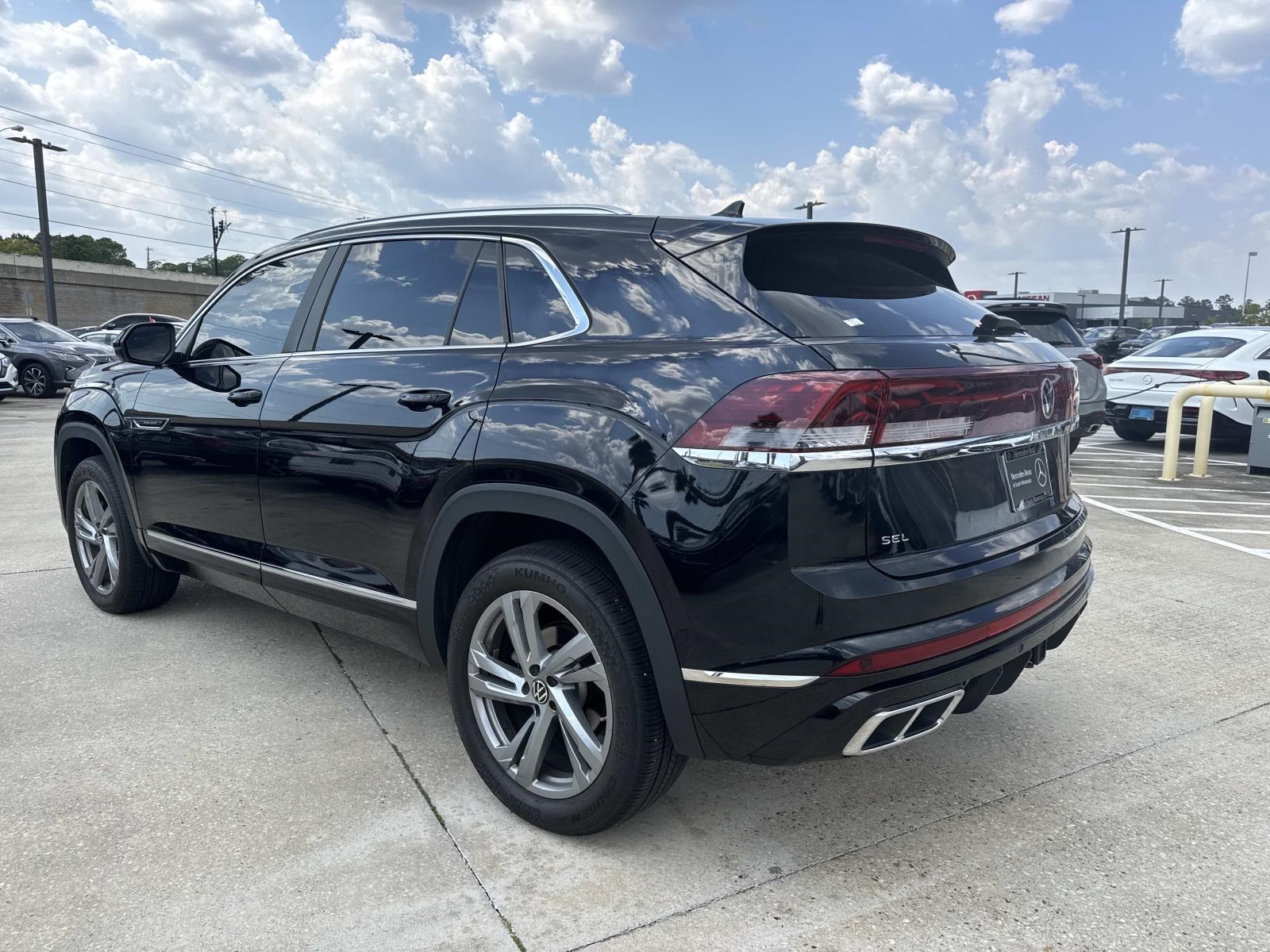 2024 Volkswagen Atlas Cross Sport SEL R-Line photo 6