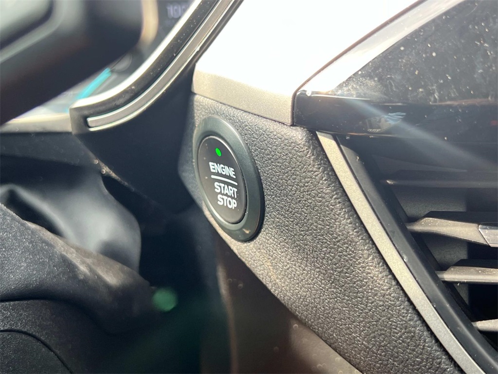 2020 Ford Escape SEL photo 19