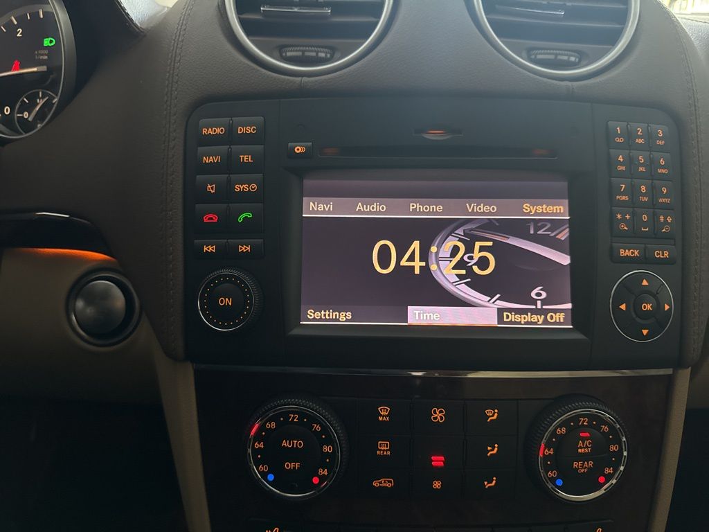 2011 Mercedes Benz GL 350 photo 32