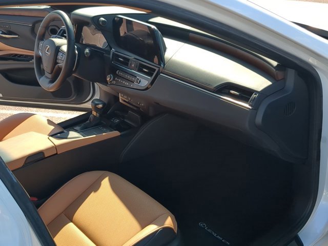 2022 Lexus ES 350 photo 16