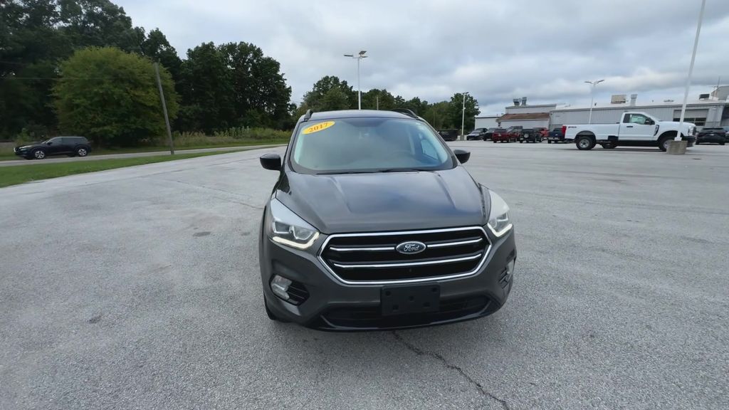2017 Ford Escape SE Sport photo 3