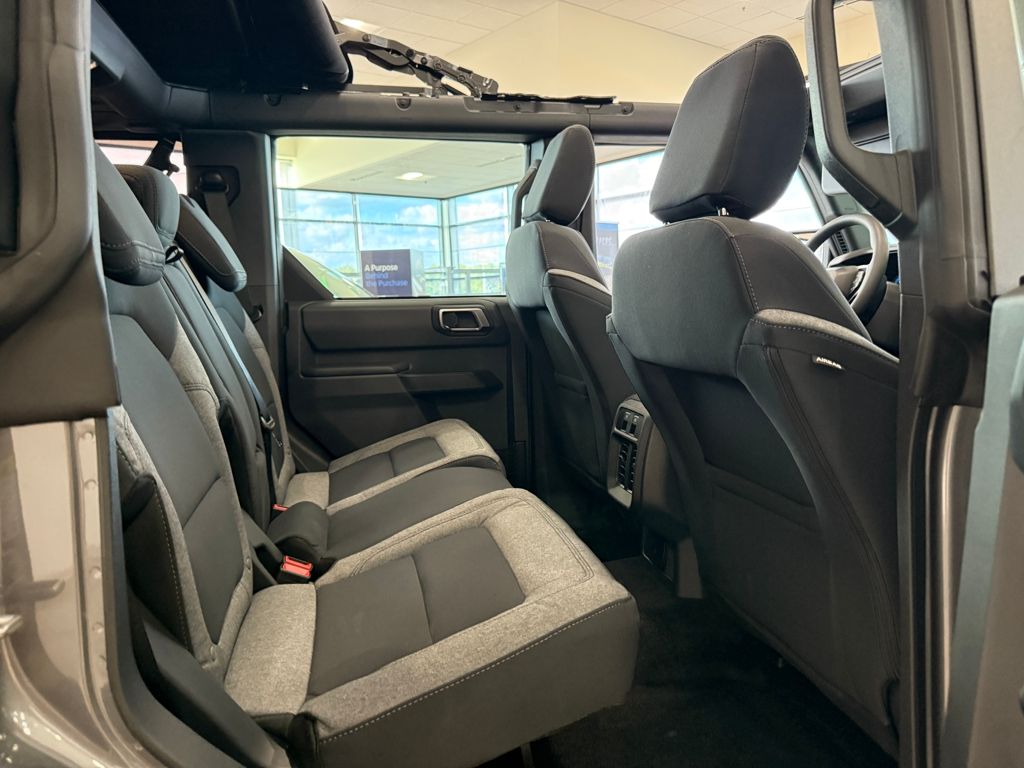 2025 Ford Bronco Base photo 10