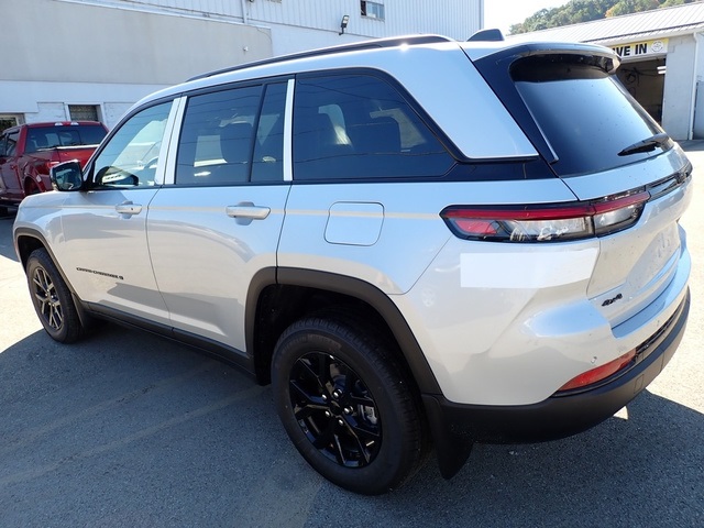 2025 Jeep Grand Cherokee Altitude X photo 2