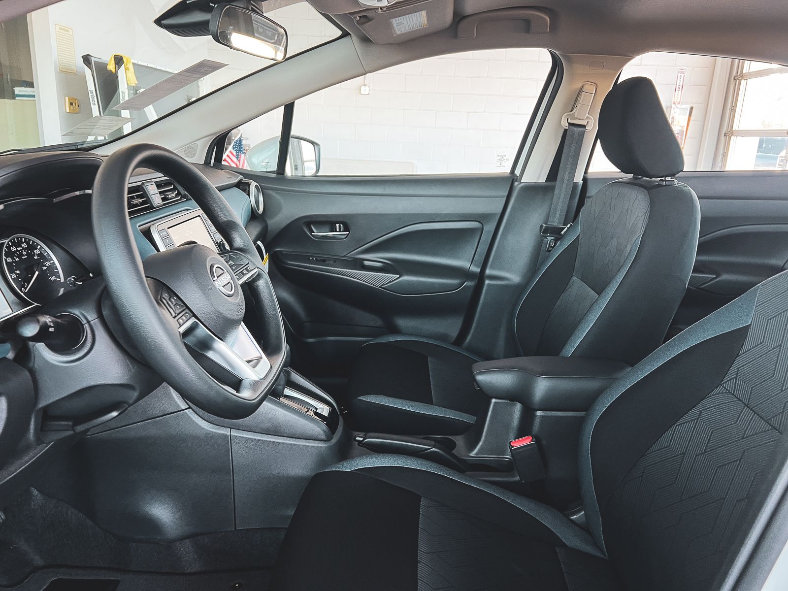 2025 Nissan Versa 1.6 SV photo 21