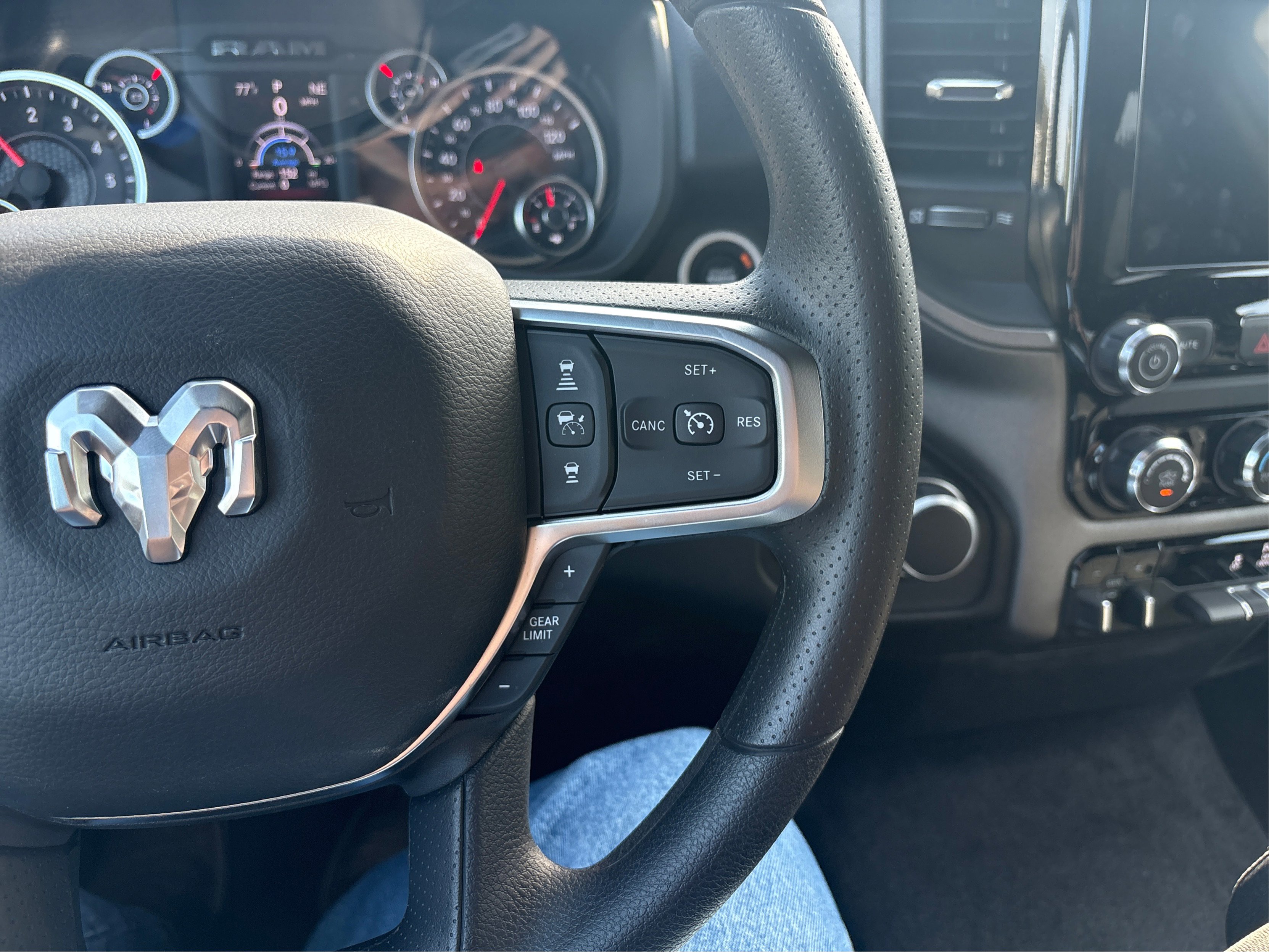 2025 Ram 1500 Tradesman photo 17