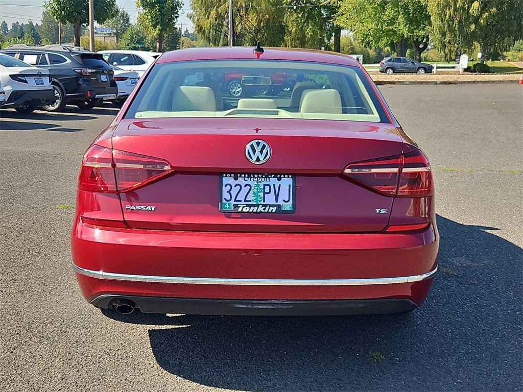 2019 Volkswagen Passat 2.0T Wolfsburg Edition photo 3