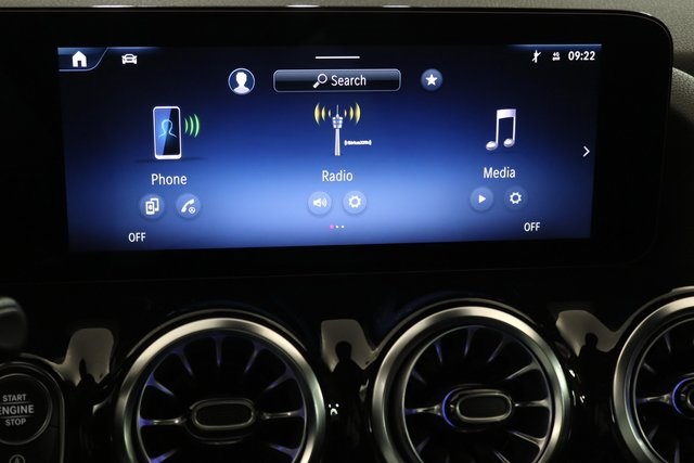 2025 Mercedes Benz GLA 250 4MATIC photo 4