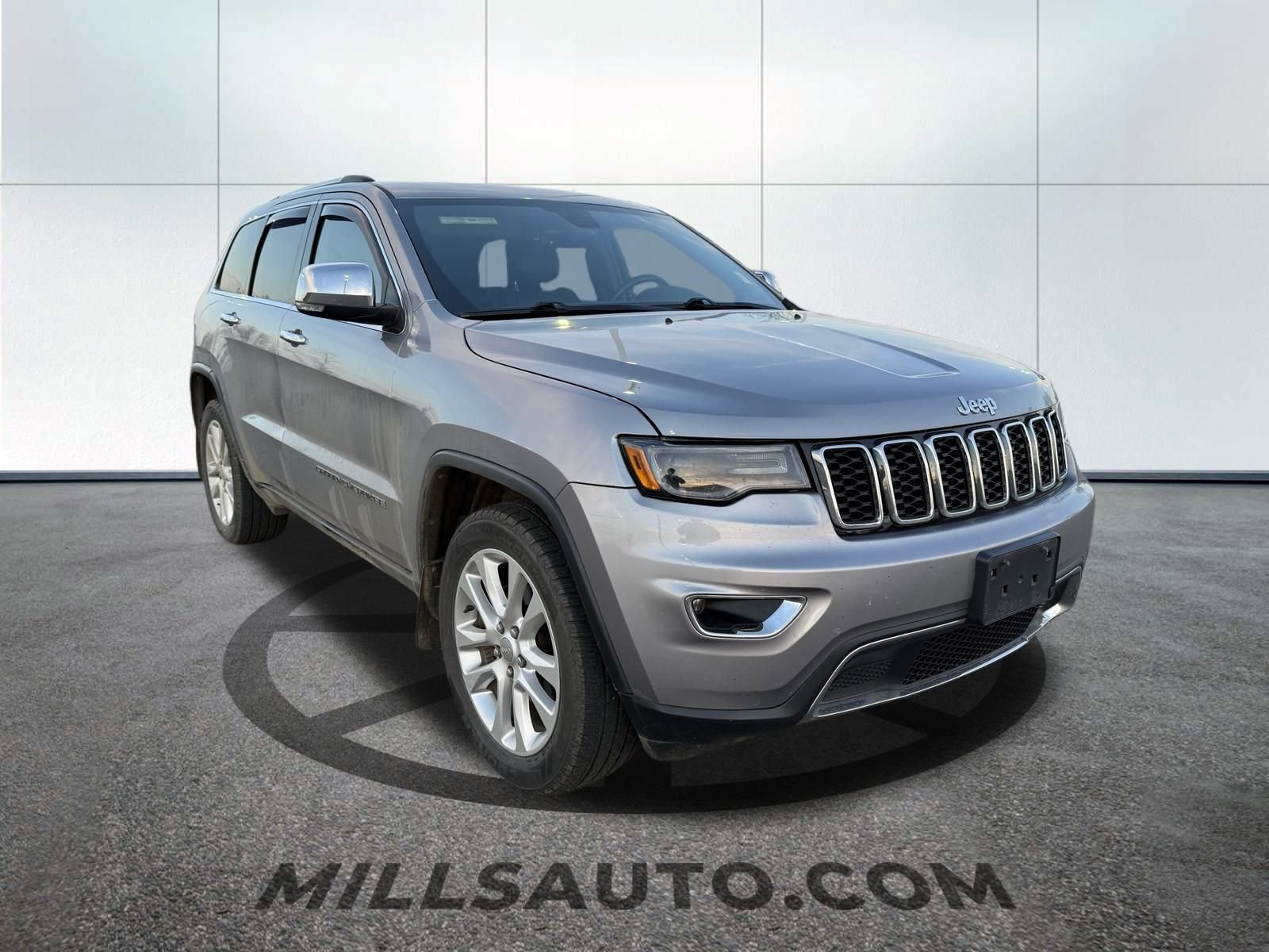 2017 Jeep Grand Cherokee Limited photo 2