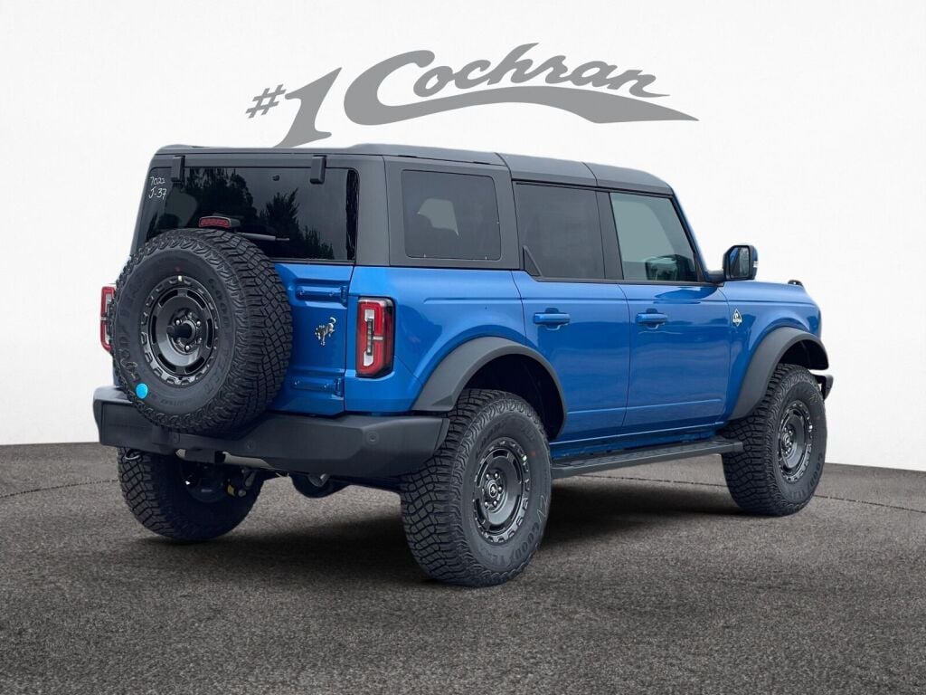 2024 Ford Bronco Outer Banks photo 5