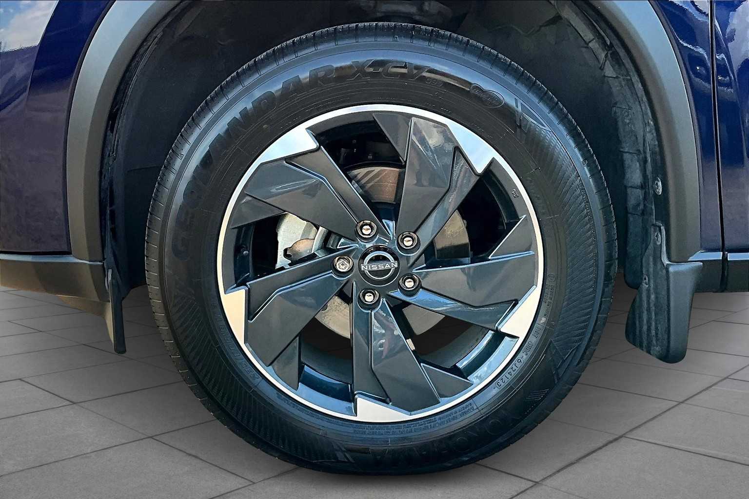2024 Nissan Rogue SV photo 9