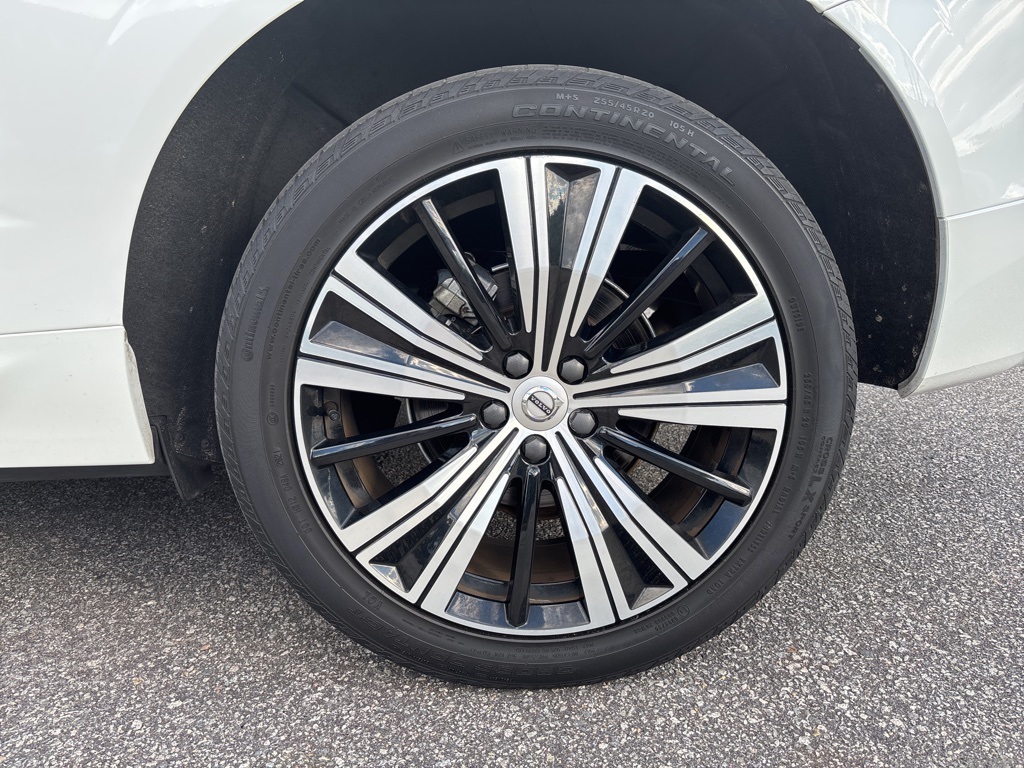 2022 Volvo XC60 B5 Inscription photo 10