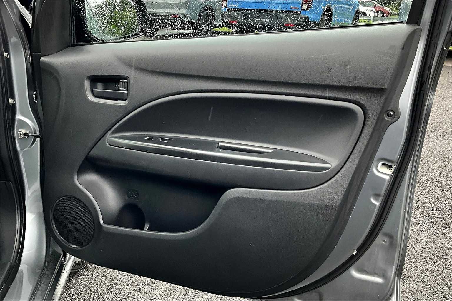 2022 Mitsubishi Mirage ES photo 21