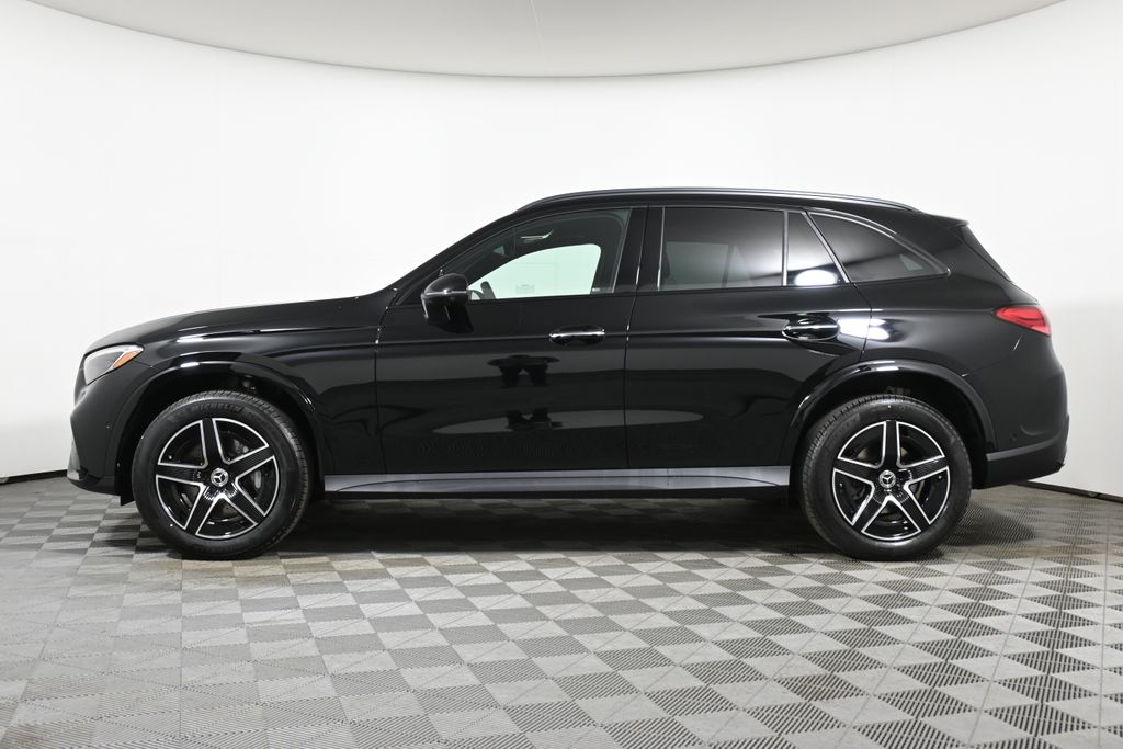 2025 Mercedes Benz GLC 300 4MATIC photo 2