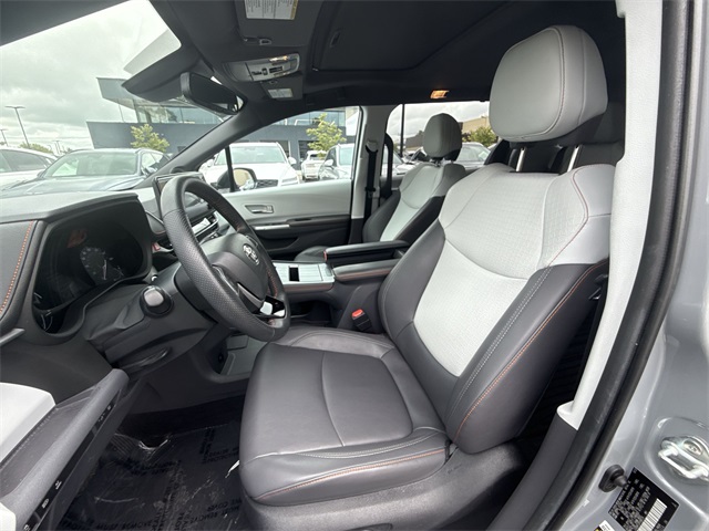 2023 Toyota Sienna XSE photo 11