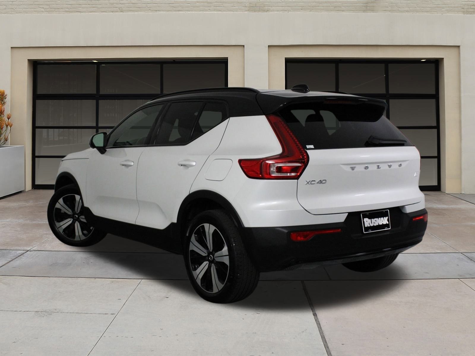 2023 Volvo XC40 Recharge Twin Plus photo 2