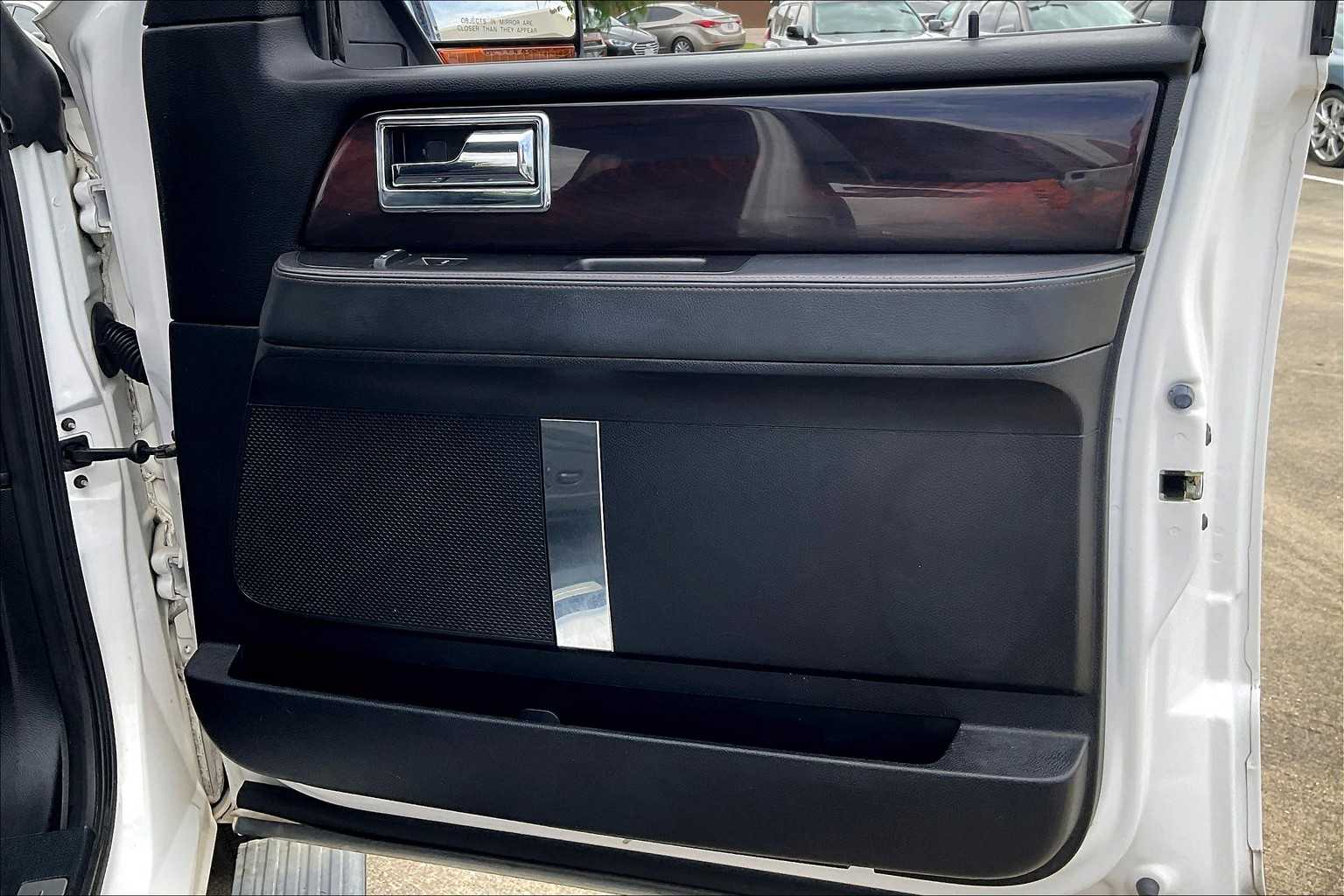 2017 Lincoln Navigator L Reserve photo 21