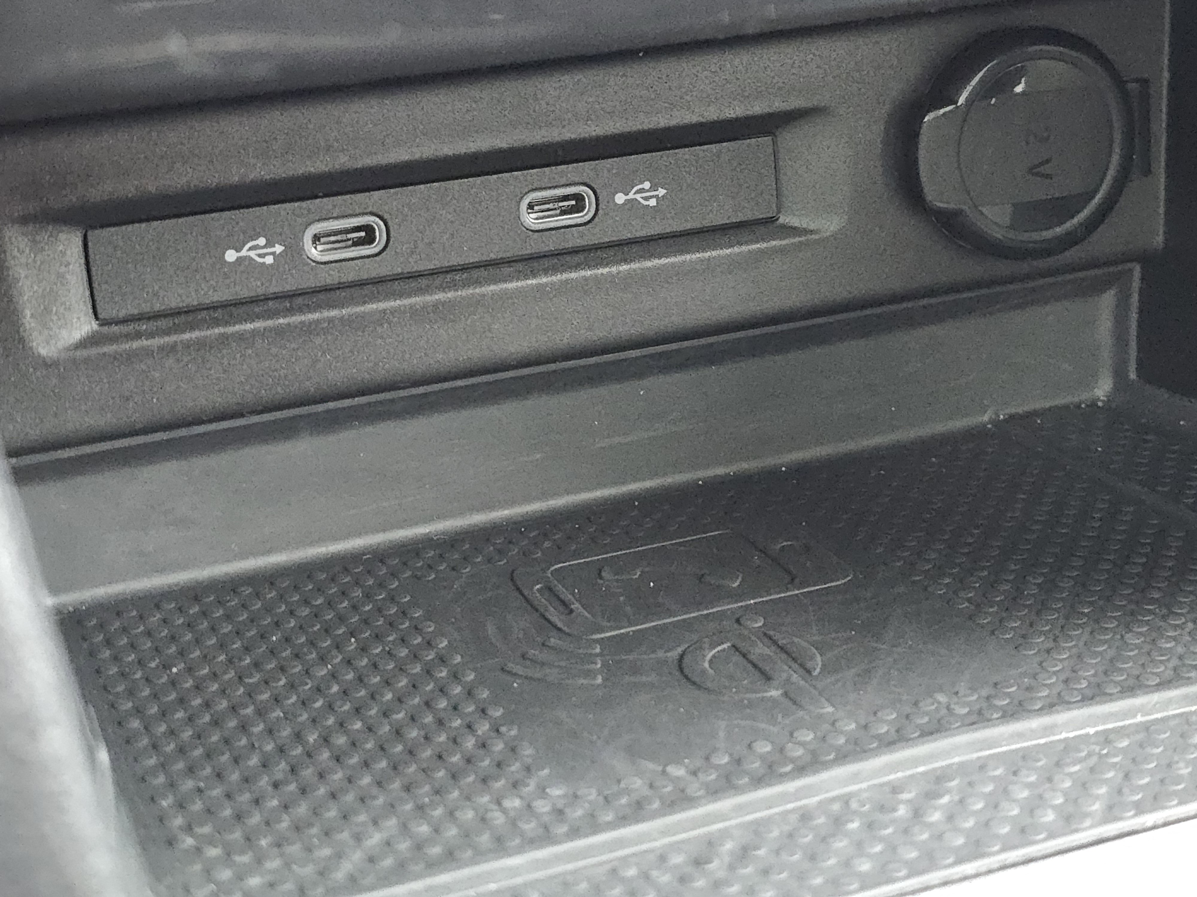 2023 Volkswagen Tiguan SE photo 3