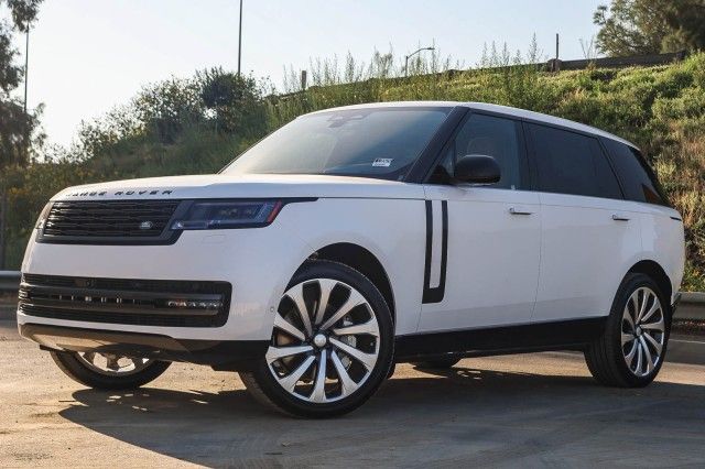 2025 Land Rover Range Rover SE's photo