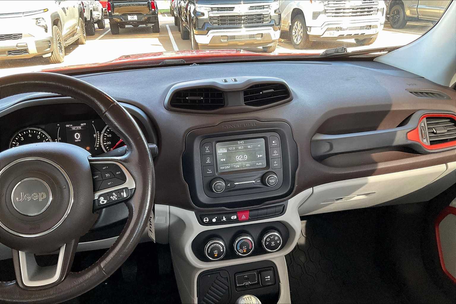2015 Jeep Renegade Latitude photo 6