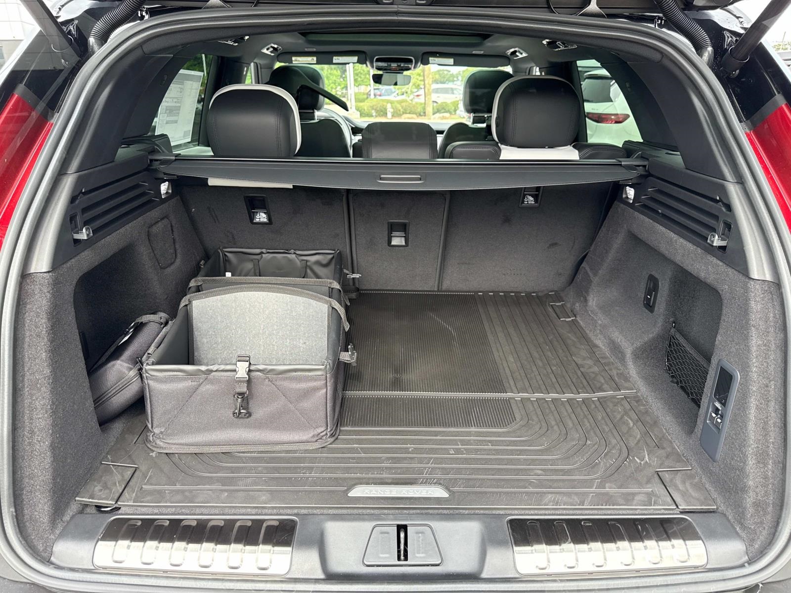 2025 Land Rover Range Rover Sport SE photo 7