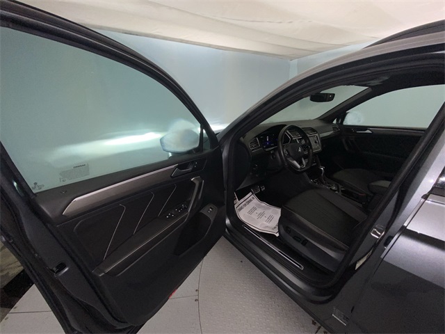 2022 Volkswagen Tiguan SE R-Line Black photo 11