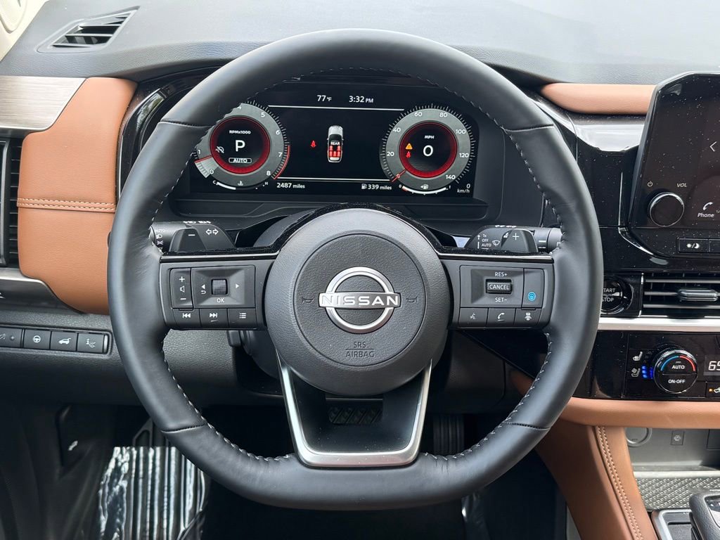 2025 Nissan Pathfinder Platinum photo 18