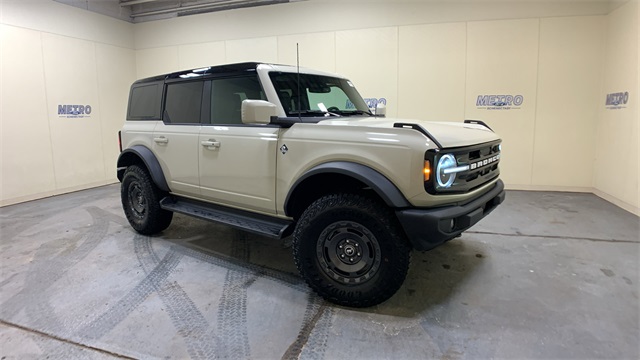2025 Ford Bronco 4-Door Outer Banks's photo