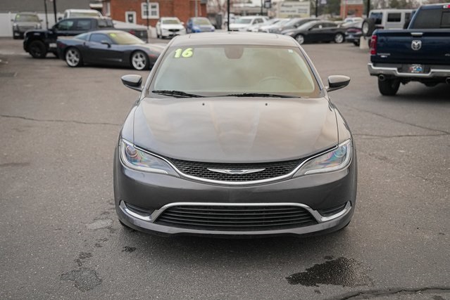2016 Chrysler 200 Limited photo 2