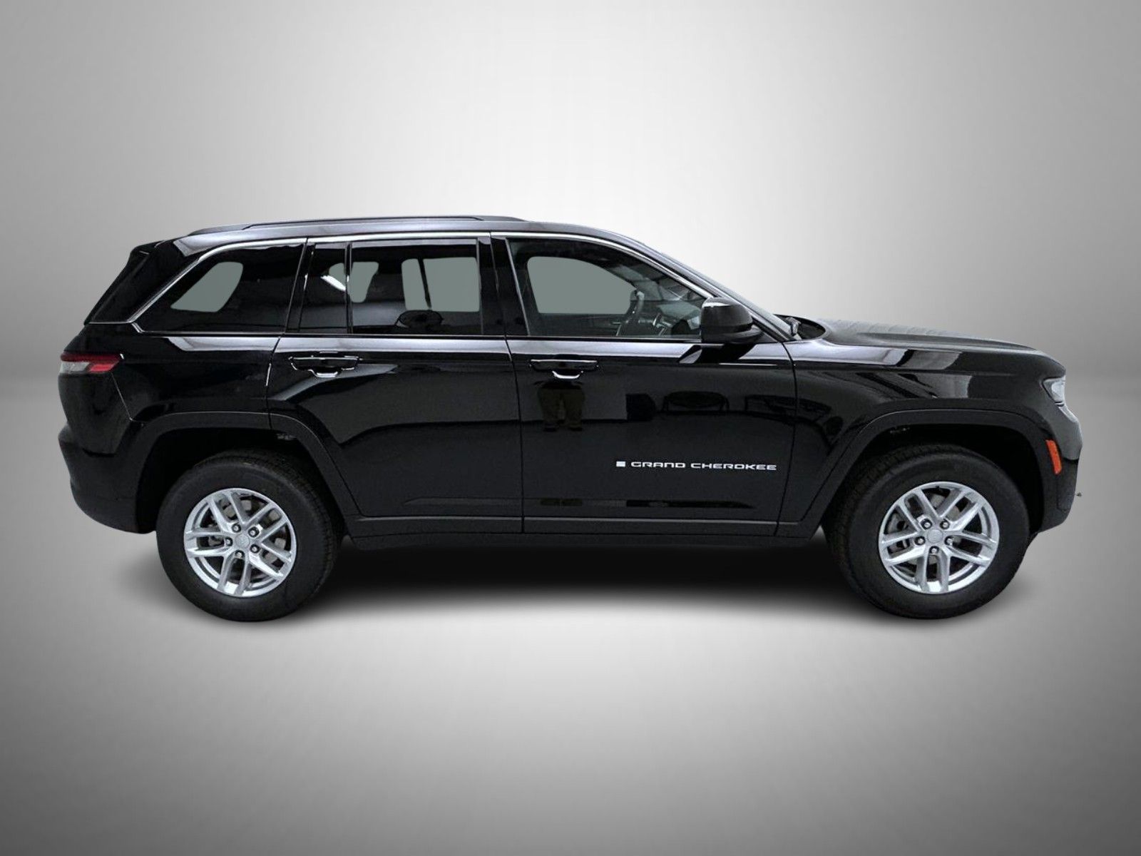 2025 Jeep Grand Cherokee Laredo X photo 3