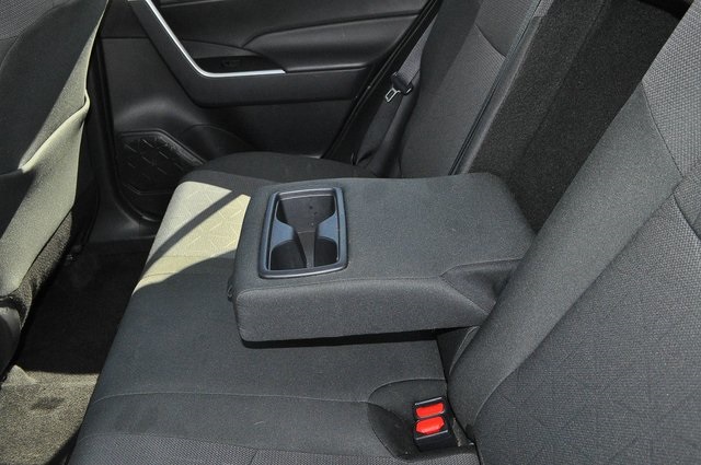 2025 Toyota RAV4 XLE photo 14