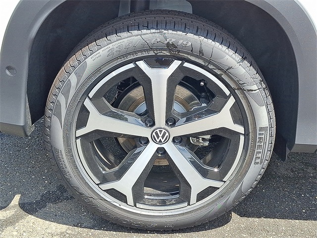 2025 Volkswagen Tiguan SE photo 4