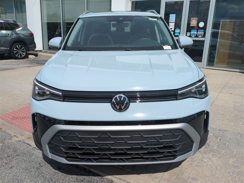 2025 Volkswagen Taos SE photo 2