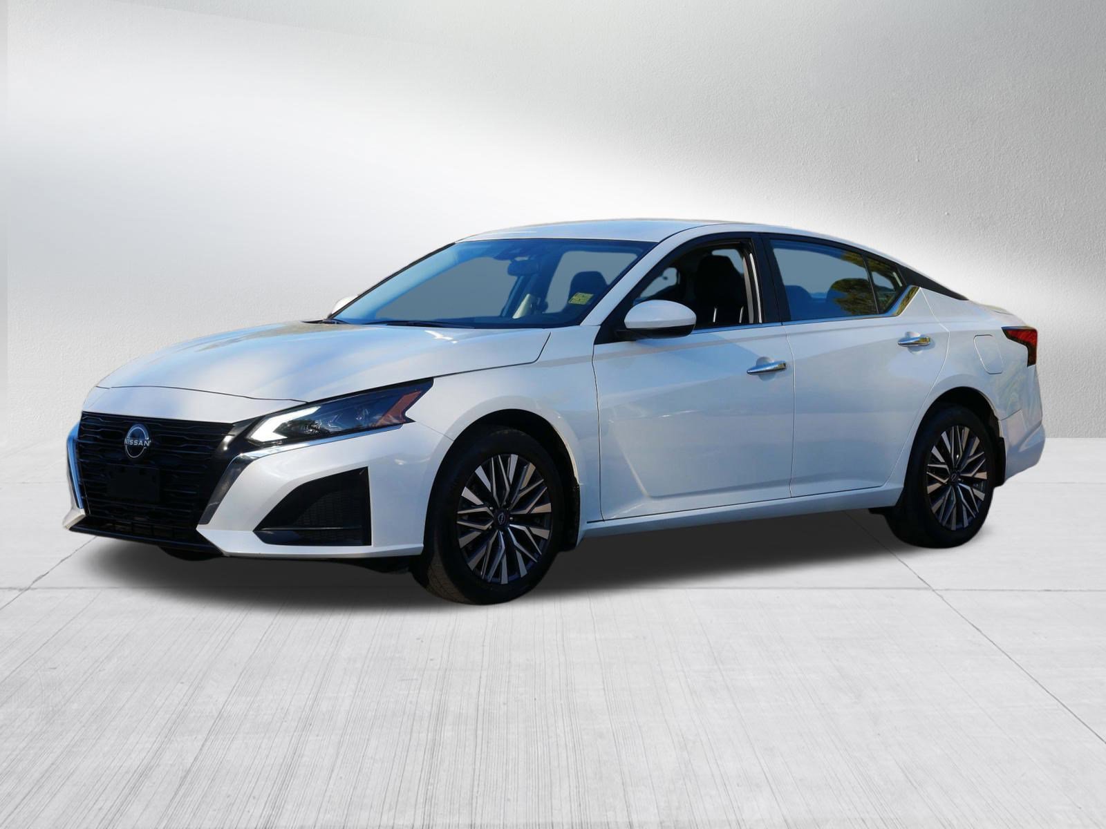 2023 Nissan Altima 2.5 SV photo 3