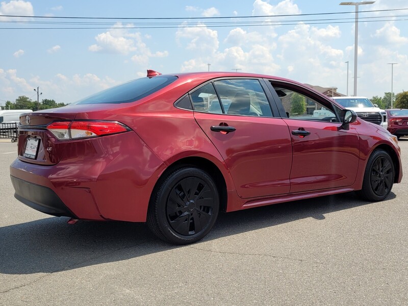 2025 Toyota Corolla LE photo 3