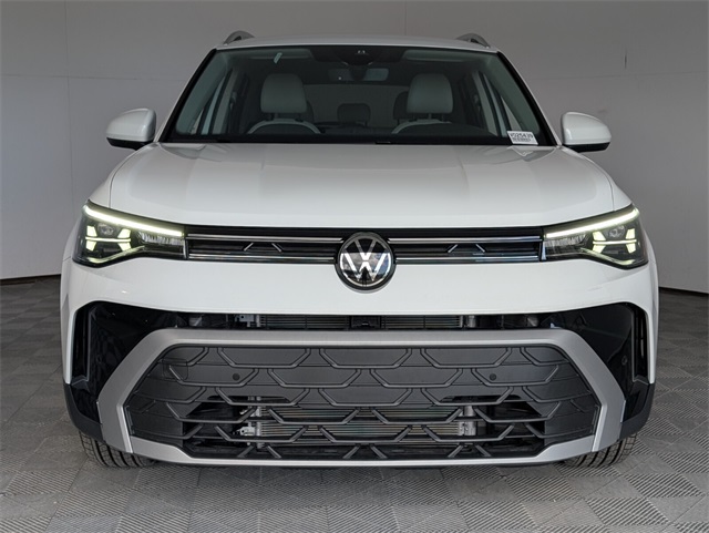 2025 Volkswagen Taos SE photo 3