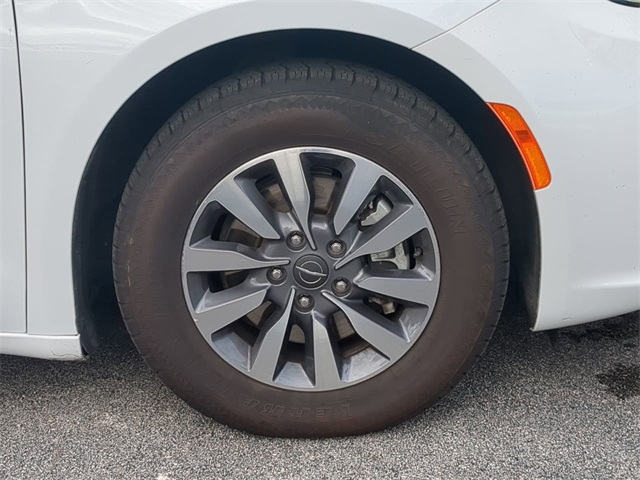 2023 Chrysler Pacifica Hybrid Touring L photo 9