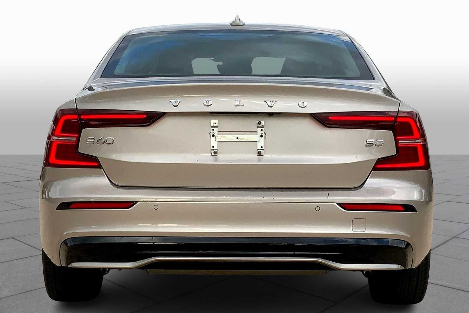 2024 Volvo S60 Plus photo 4