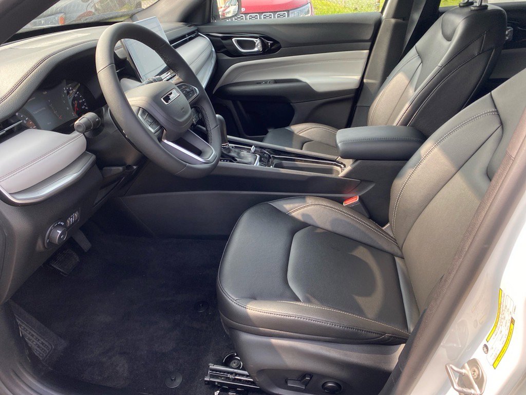 2025 Jeep Compass Limited photo 3