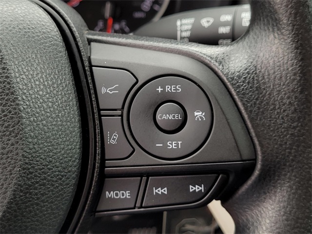 2022 Toyota RAV4 LE photo 9
